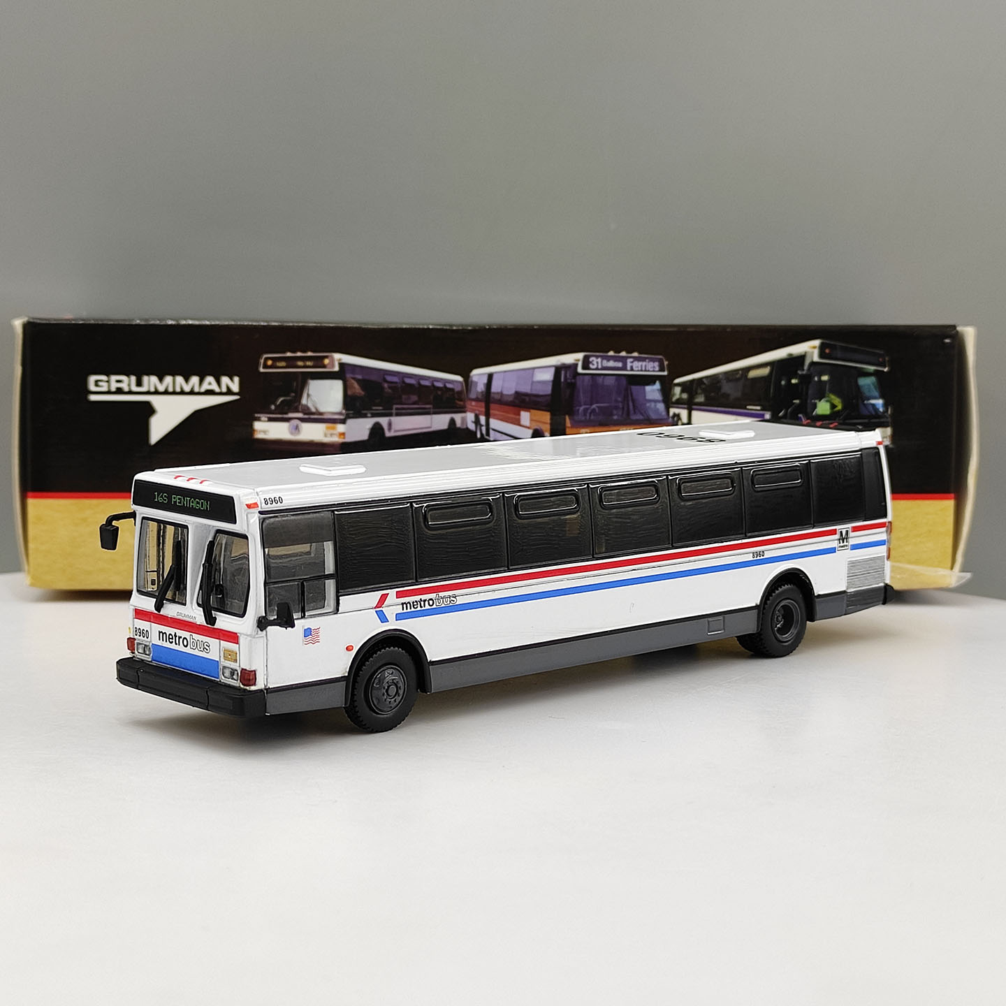 Vintage Collectible Cars - Ônibus Vintage Diecast IR em Escala