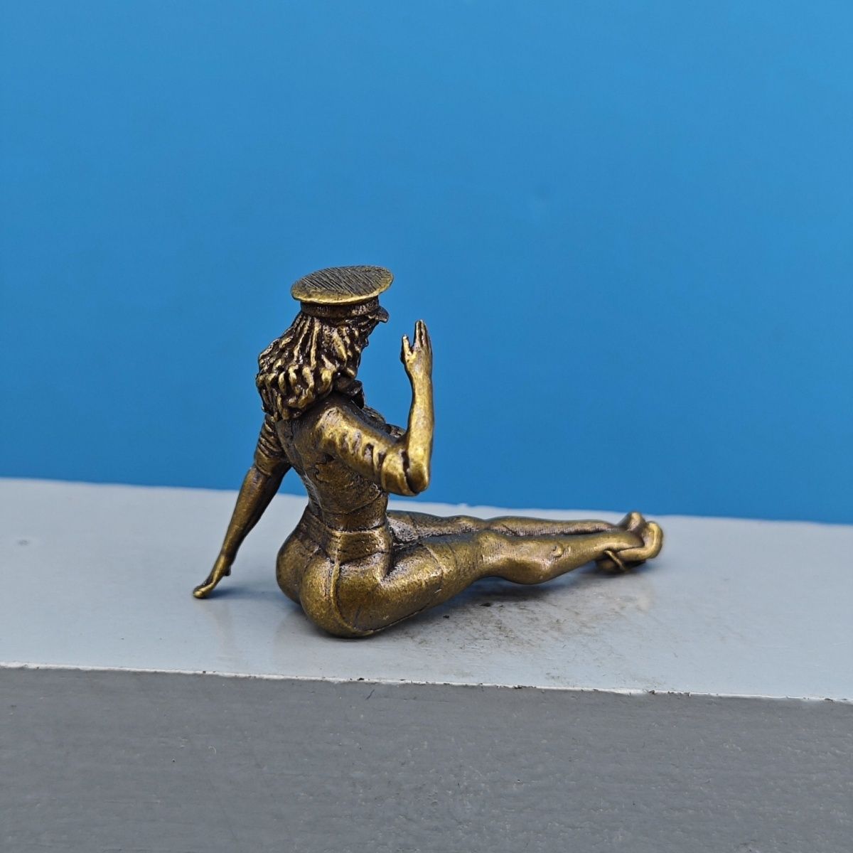 Estatueta Miniatura de Menina  - Vintage Collectible Cars avaliação e preço