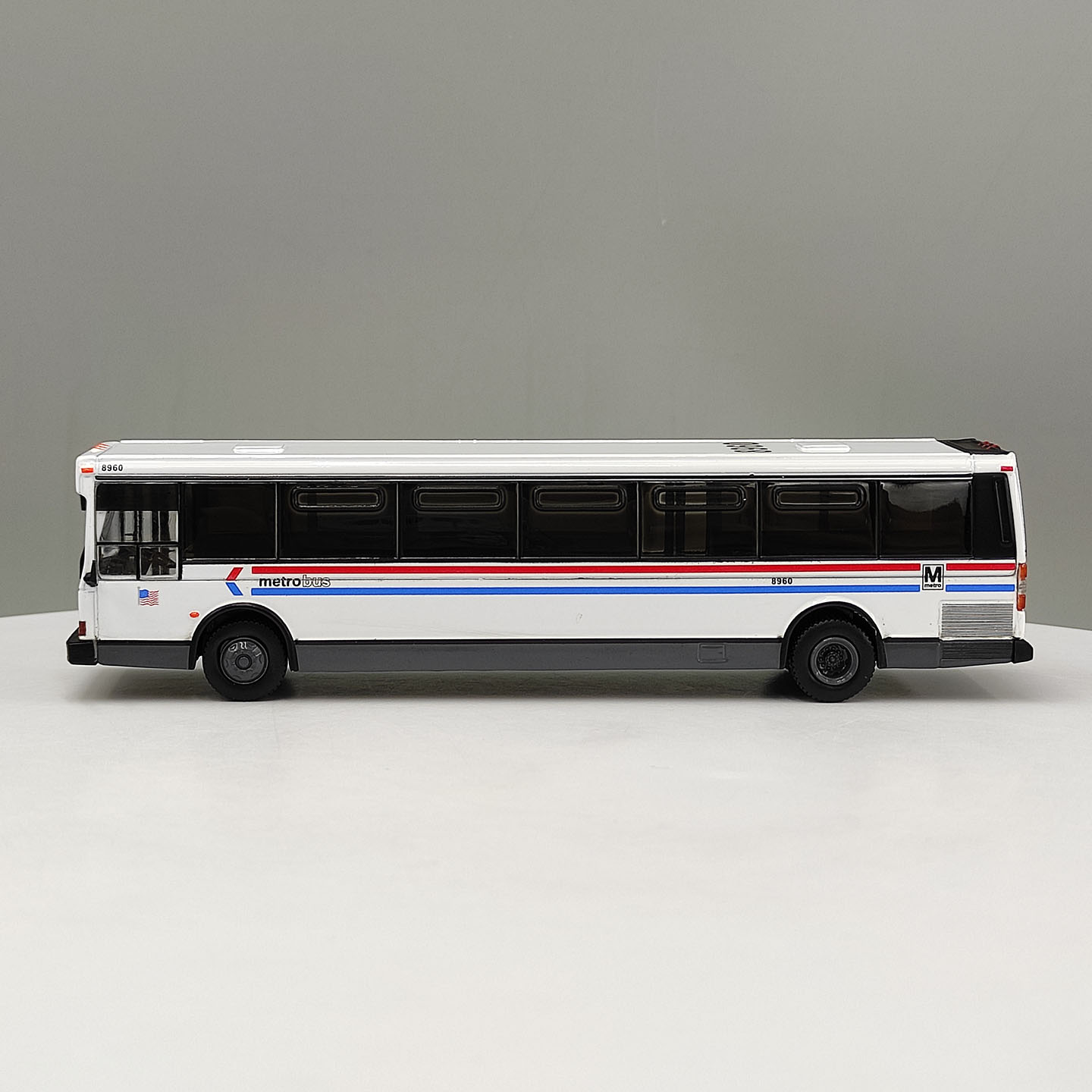 Ônibus Vintage Diecast IR em E - Vintage Collectible Cars avaliação e preço