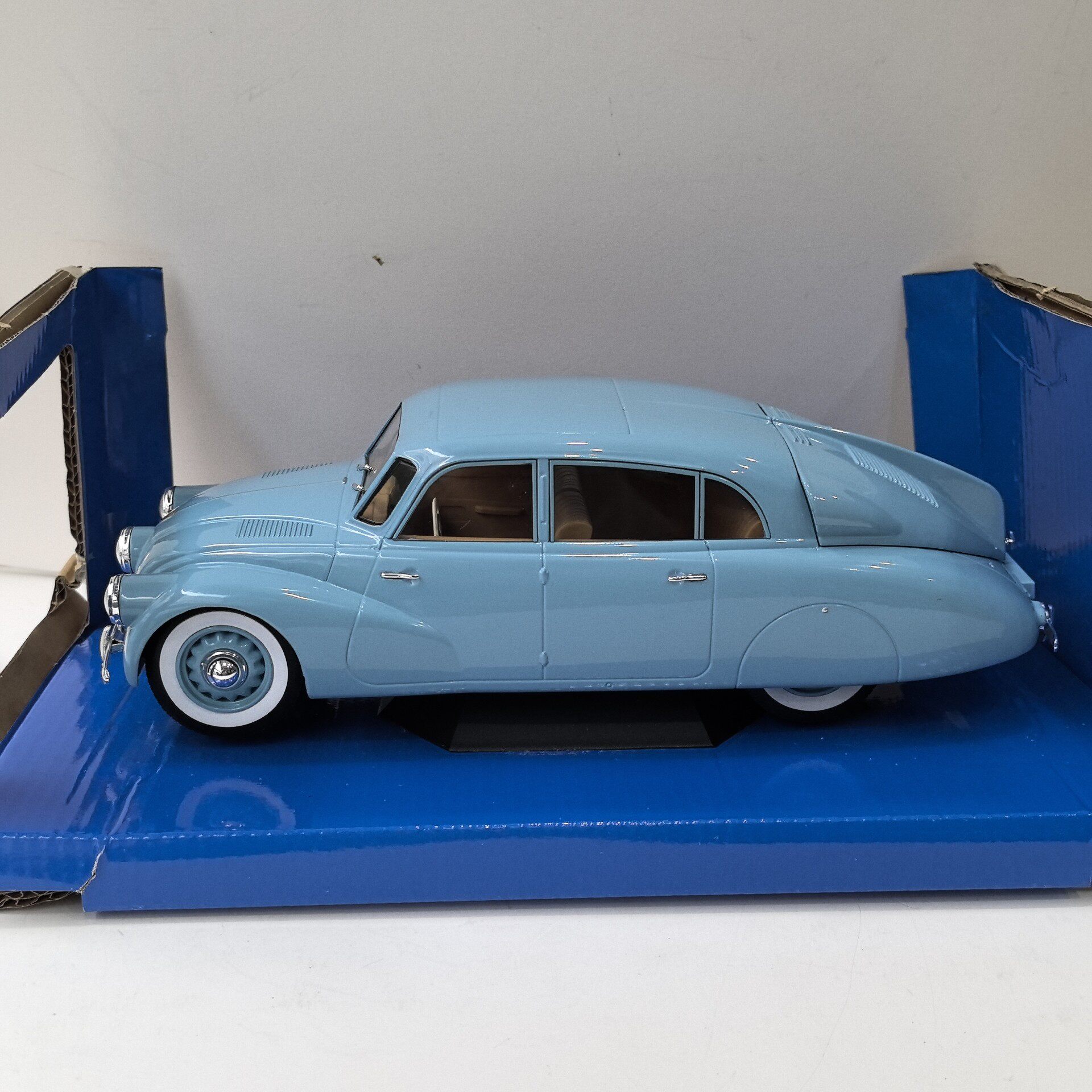 MCG Diecast Escala 1/18 TATRA  - Vintage Collectible Cars avaliação e preço